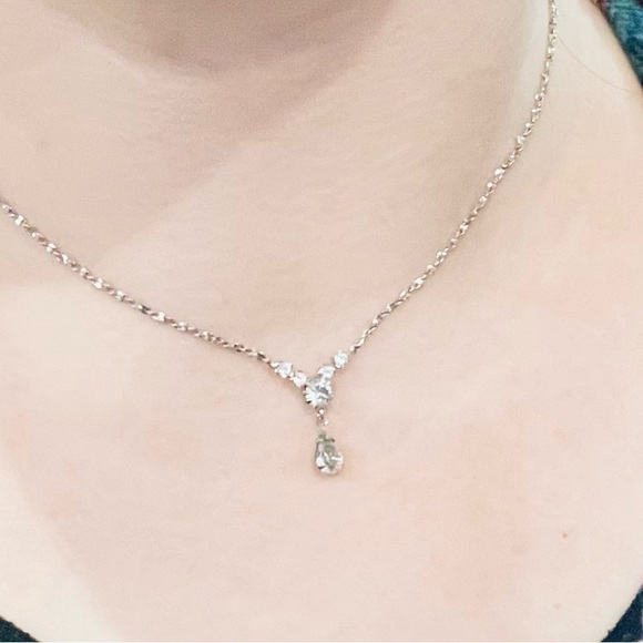 Simply elegant Avon teardrop choker - Picture 4 of 4